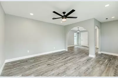 300 N Shanks Street, Clute, TX 77531 - Photo 11