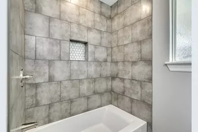 300 N Shanks Street, Clute, TX 77531 - Photo 25