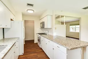 8407 Tavenor Ln, Houston, TX 77075 - Photo 11