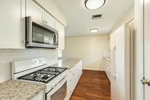 8407 Tavenor Ln, Houston, TX 77075 - Photo 9