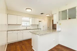 8407 Tavenor Ln, Houston, TX 77075 - Photo 7