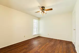 8407 Tavenor Ln, Houston, TX 77075 - Photo 15