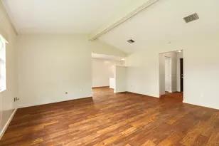 8407 Tavenor Ln, Houston, TX 77075 - Photo 5