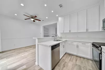 712 Country Place Drive #D, Houston, TX 77079 - Photo 7