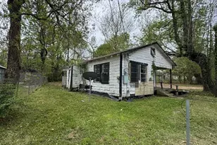 916 Lamar St, Cleveland, TX 77327 - Photo 3