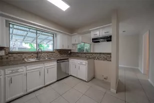 10318 Crescent Moon Dr, Houston, TX 77064 - Photo 9