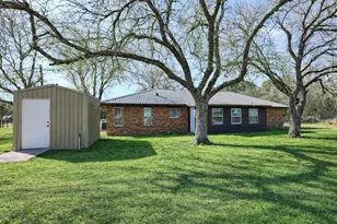 1055 Cr 214, Weimar, TX 78962 - Photo 23