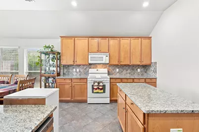 18122 Memorial Falls Drive, Tomball, TX 77375 - Photo 9