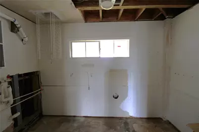 107 Admiral Lane, Freeport, TX 77541 - Photo 33