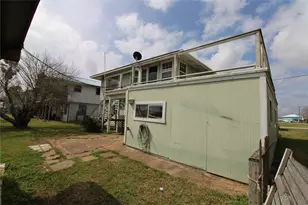 107 Admiral Ln, Freeport, TX 77541 - Photo 5