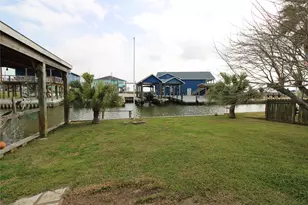 107 Admiral Ln, Freeport, TX 77541 - Photo 9