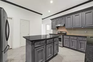 10535 Emnora Ln, Houston, TX 77043 - Photo 11