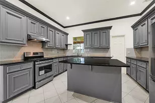 10535 Emnora Ln, Houston, TX 77043 - Photo 5