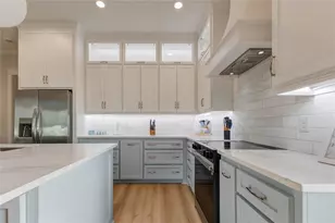 4010 Miramar Ct, Galveston, TX 77554 - Photo 11