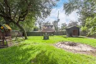 755 N 23rd St, Beaumont, TX 77706 - Photo 31