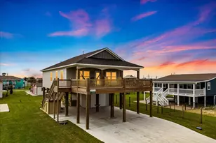 961 Palmetto Dr, Crystal Beach, TX 77650 - Photo 1
