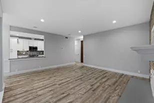 282 Litchfield Ln, Houston, TX 77024 - Photo 9