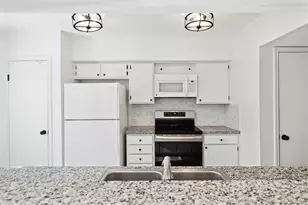 2074 Augusta Dr, Houston, TX 77057 - Photo 7