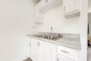 725 E 32nd St, Houston, TX 77022 - Photo 9