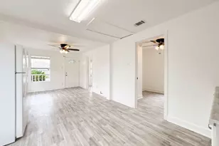725 E 32nd St, Houston, TX 77022 - Photo 11