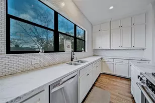 4702 Maxie St, Houston, TX 77007 - Photo 3