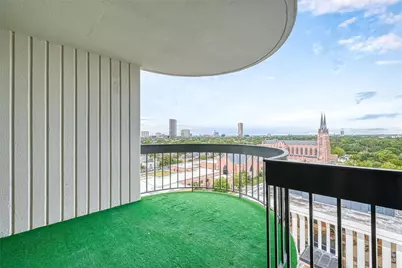 5001 Woodway Drive #1304, Houston, TX 77056 - Photo 13