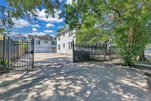 1133 W Clay St, Houston, TX 77019 - Photo 1