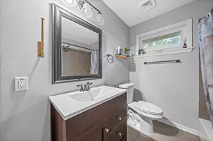 5606 Warm Springs Rd, Houston, TX 77035 - Photo 29