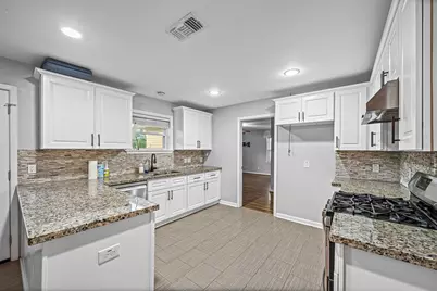 5606 Warm Springs Road, Houston, TX 77035 - Photo 9