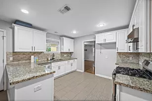 5606 Warm Springs Rd, Houston, TX 77035 - Photo 9