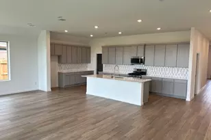 1302 W Shepard Dr, Dayton, TX 77535 - Photo 3