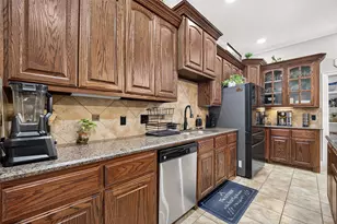 6319 Nowlin Dr, Baytown, TX 77521 - Photo 19