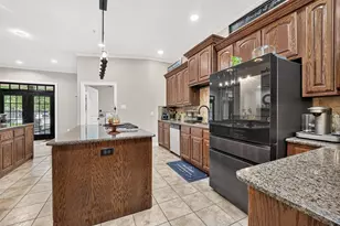6319 Nowlin Dr, Baytown, TX 77521 - Photo 23