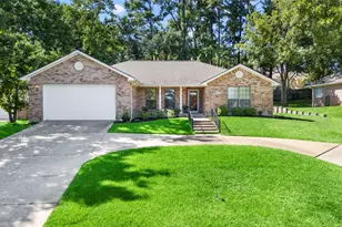 2011 Wickersham Dr, Huntsville, TX 77340 - Photo 1