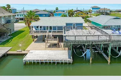 207 Galleon, Freeport, TX 77541 - Photo 3