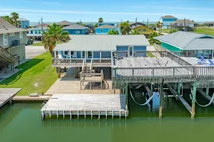 207 Galleon, Freeport, TX 77541 - Photo 3