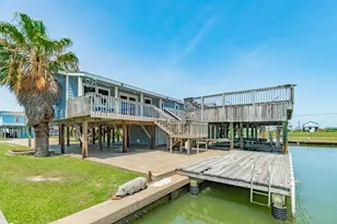 207 Galleon, Freeport, TX 77541 - Photo 15
