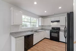 34 E Trillium Cir, The Woodlands, TX 77381 - Photo 11