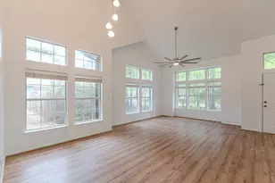 34 E Trillium Cir, The Woodlands, TX 77381 - Photo 9