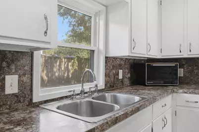 140 9th Avenue, Nederland, TX 77627 - Photo 9