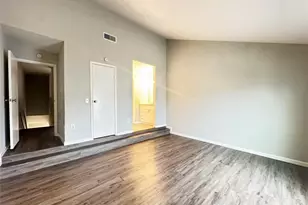 8717 Victorian Village Dr, Houston, TX 77071 - Photo 5