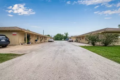 8430 Roundrock Drive #2, Houston, TX 77049 - Photo 7