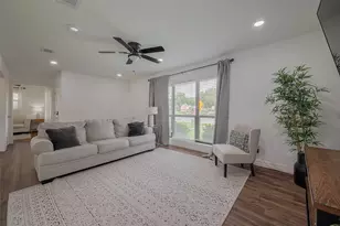 8057 Ridgeview Dr, Houston, TX 77055 - Photo 9