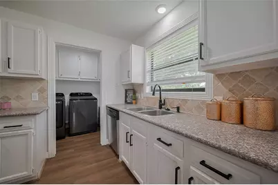 8057 Ridgeview Drive, Houston, TX 77055 - Photo 17