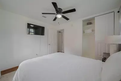 8057 Ridgeview Drive, Houston, TX 77055 - Photo 25