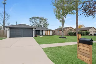 17614 Heritage Bay Dr, Webster, TX 77598 - Photo 1