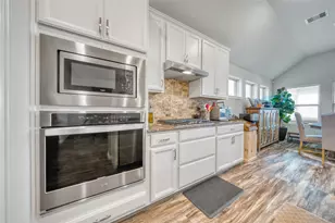 9107 Brett Ct, Mont Belvieu, TX 77523 - Photo 11