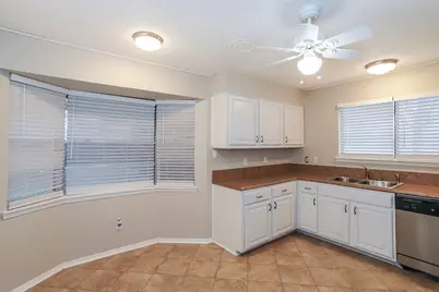 613 W Castle Harbour Drive, Friendswood, TX 77546 - Photo 3