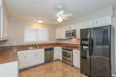 613 W Castle Harbour Drive, Friendswood, TX 77546 - Photo 7