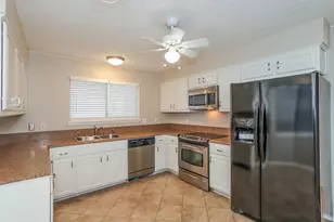 613 W Castle Harbour Dr, Friendswood, TX 77546 - Photo 7
